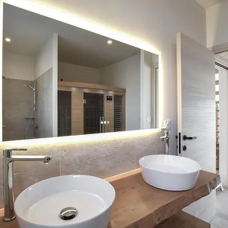 Casa vacanze Lovely In With Sauna *